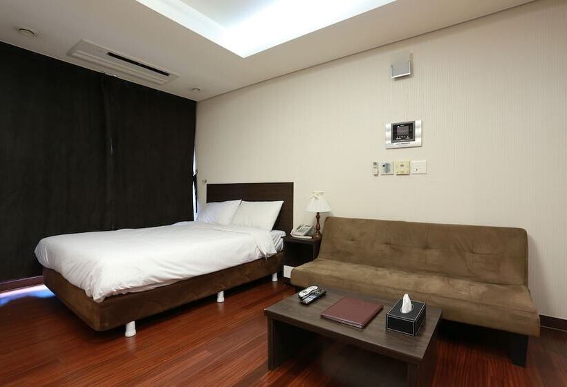 デラックスルーム, Brown Suites Residence