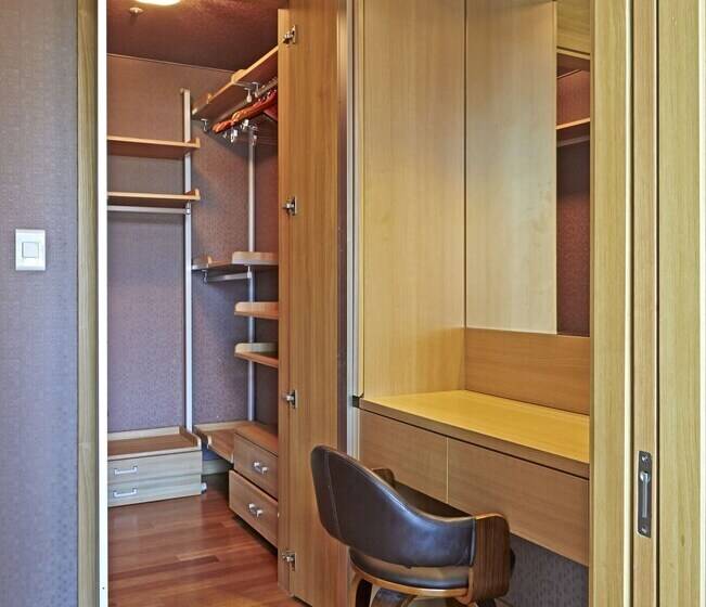 家庭套房, Brown Suites Residence