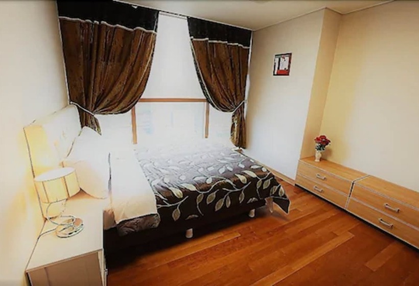 スイート, Brown Suites Residence