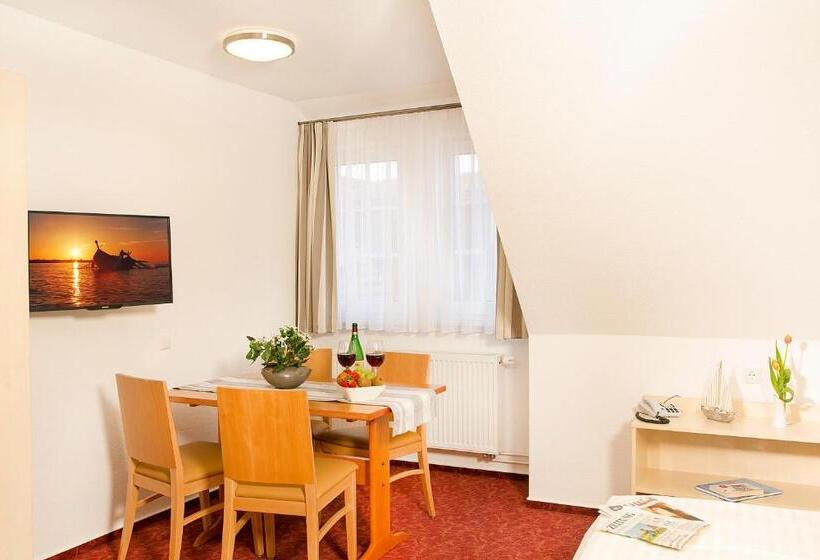 家庭公寓, Ferienhotel Bernstein