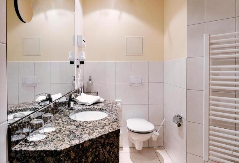 غرفة قياسية ذات إطلالة, Am Jungfernstieg