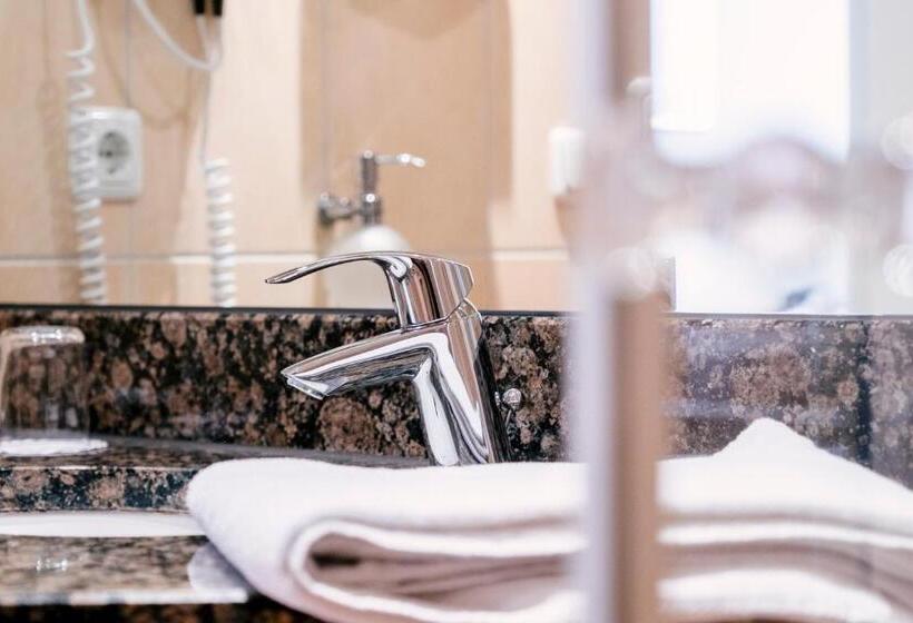 جناح, Am Jungfernstieg