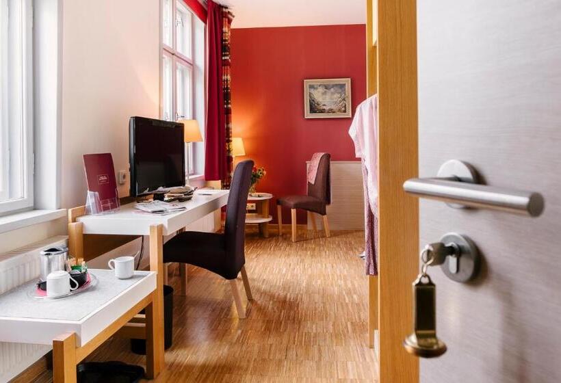 ‫فيلا غرفة نوم واحدة, Am Jungfernstieg