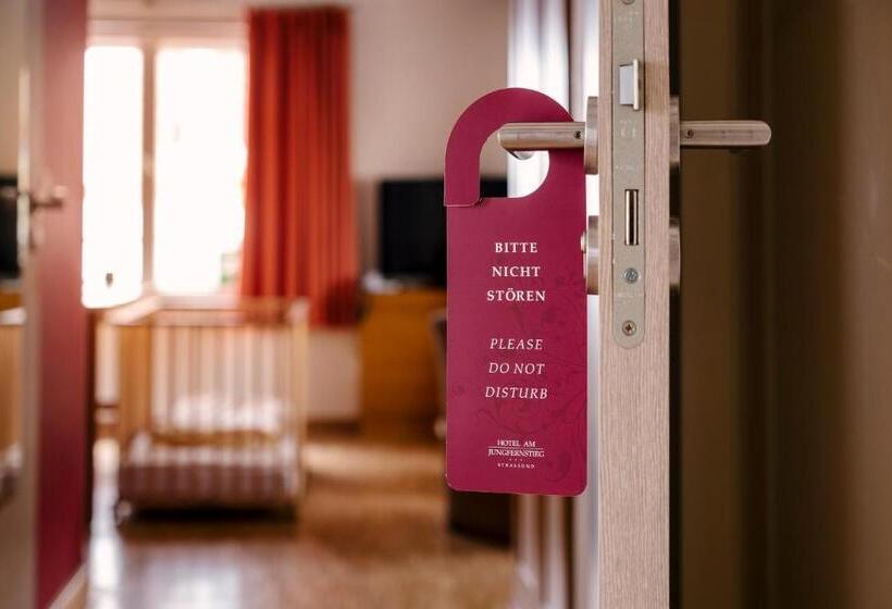 غرفة عائلية, Am Jungfernstieg