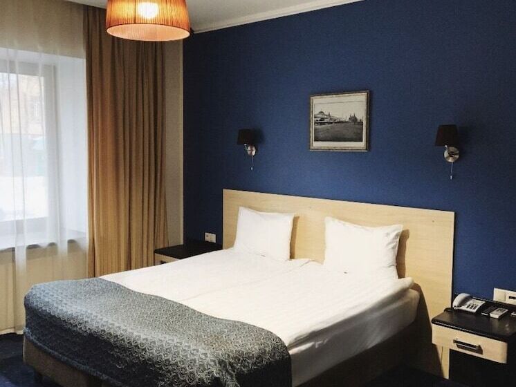 חדר סטנדרט, Antic