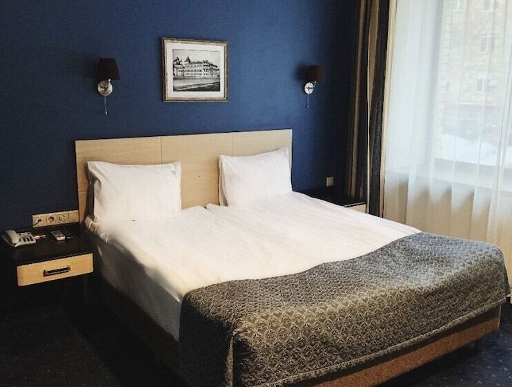 חדר סטנדרט, Antic