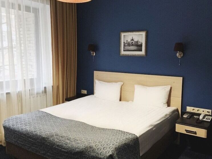 חדר סטנדרט, Antic