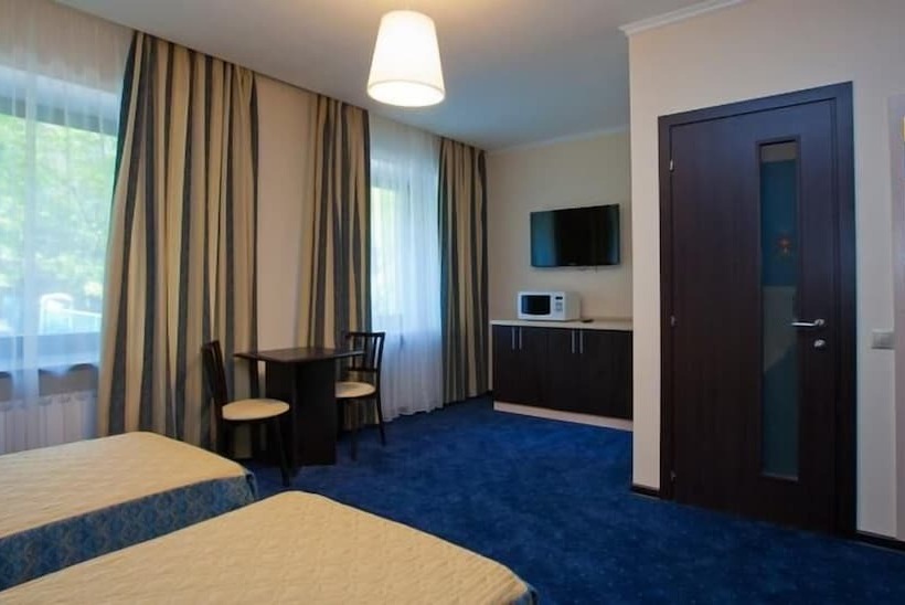 חדר סטנדרט, Antic