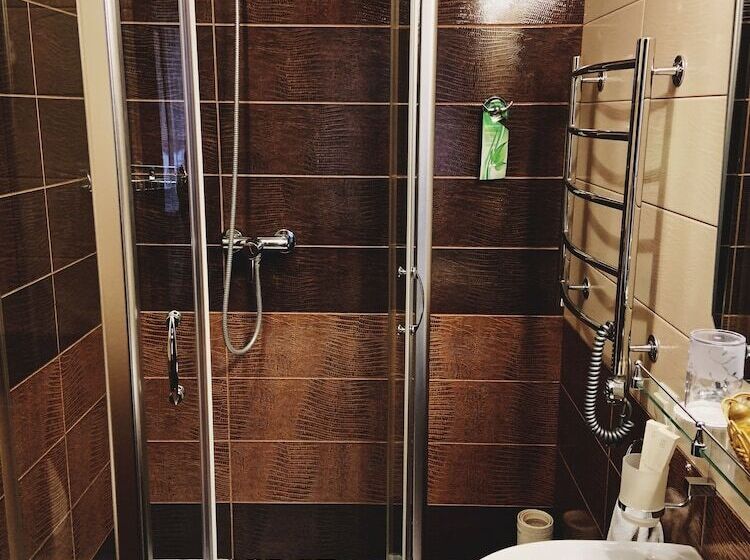 חדר סטודיו סטנדרד, Antic