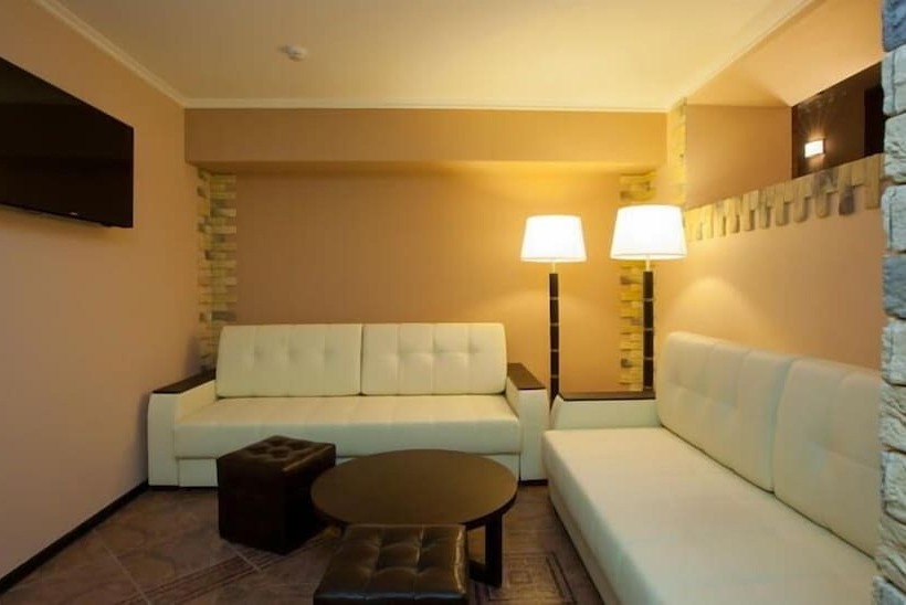 חדר סטודיו סטנדרד, Antic