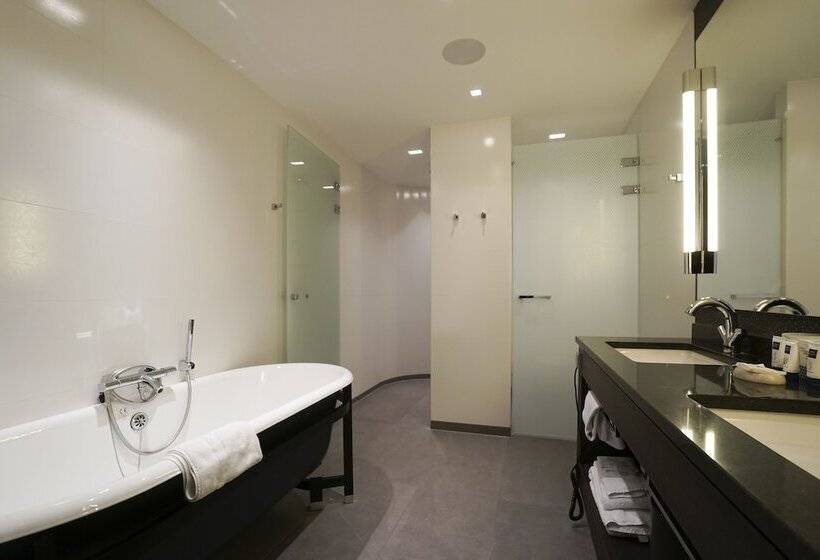 اتاق اجرایی, Dux