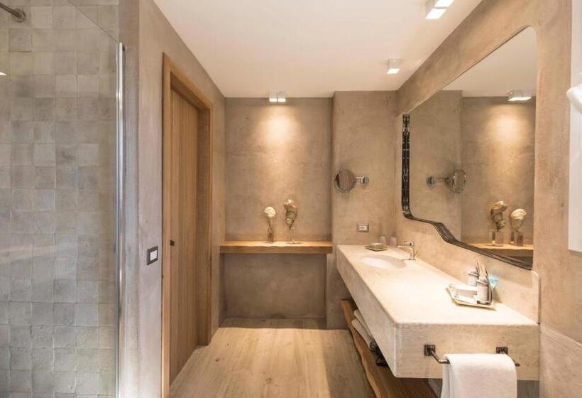 جناح جونيور مزوَّد بتراس, Grand Relais Dei Nuraghi