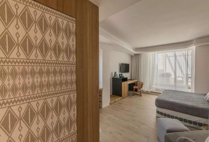 سوئیت جونیور با تراس, Grand Relais Dei Nuraghi