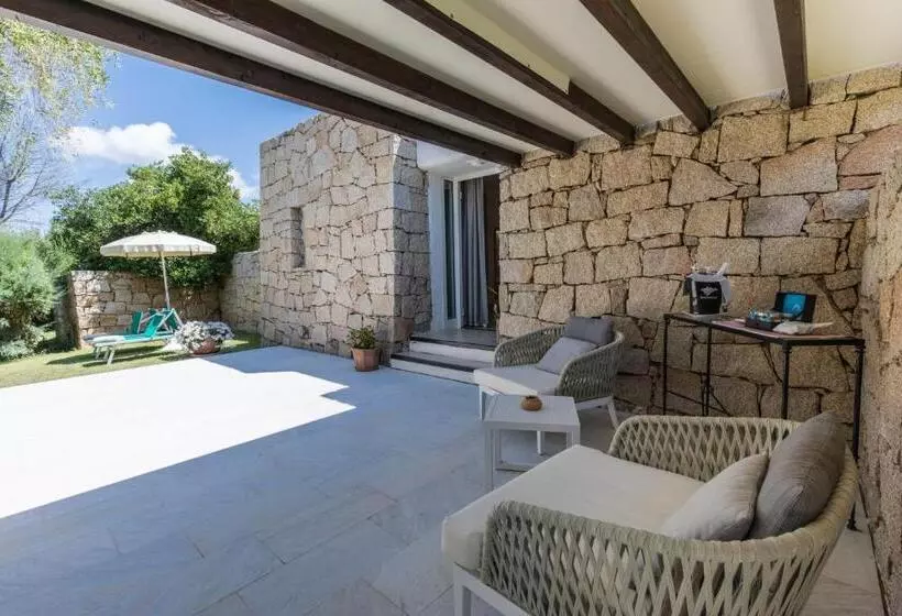 سوئیت جونیور با چشم‌انداز باغ, Grand Relais Dei Nuraghi