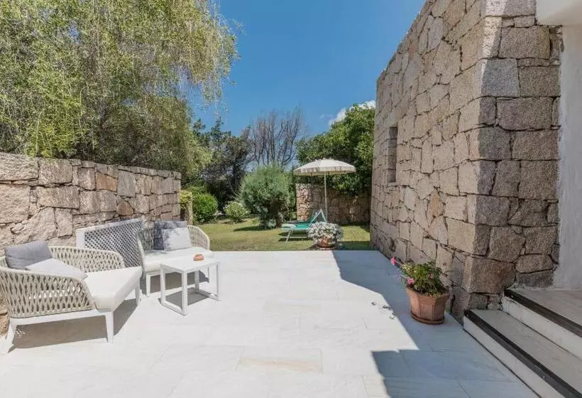 سوئیت جونیور با چشم‌انداز باغ, Grand Relais Dei Nuraghi