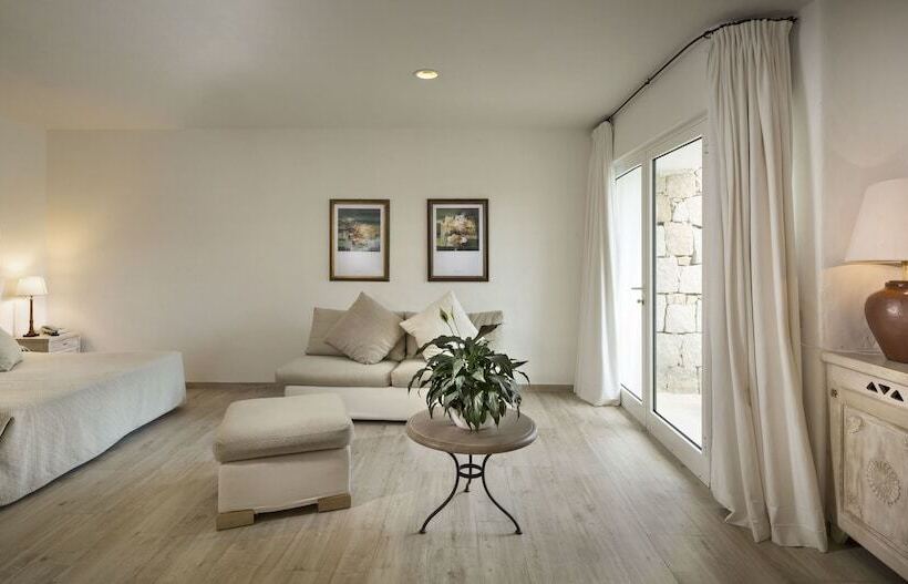 جناح جونيور, Grand Relais Dei Nuraghi