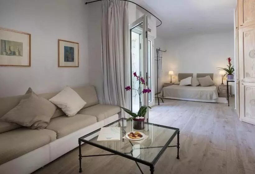 سوئیت جونیور با چشم‌انداز باغ, Grand Relais Dei Nuraghi