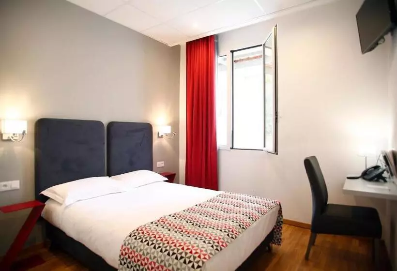 اتاق اکونومی, Hôtel Méditerranée