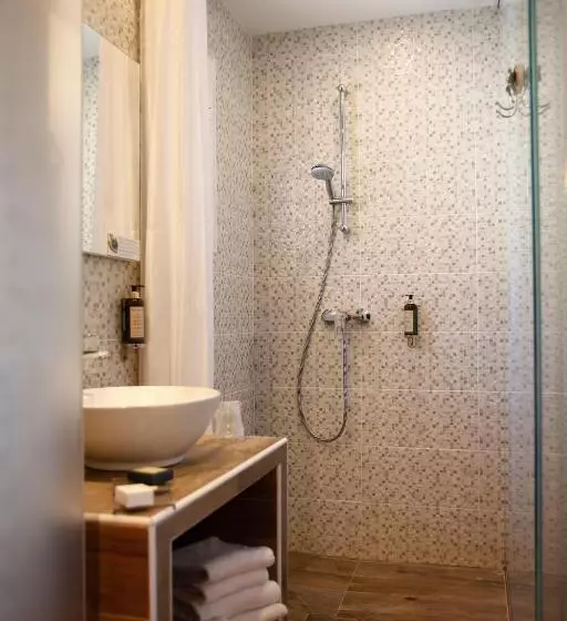 اتاق اکونومی, Hôtel Méditerranée