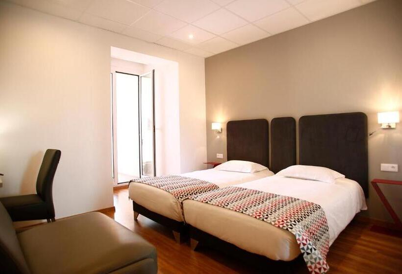 Номер Superior Вид на Бассейн, Hôtel Méditerranée