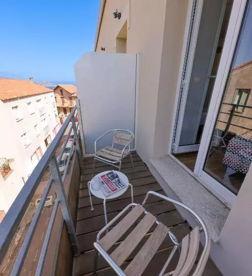 Economy Triple Room, Hôtel Méditerranée