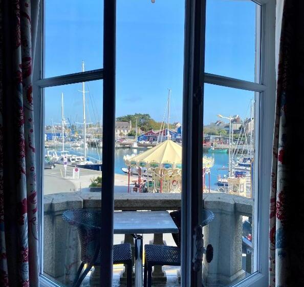 اتاق سوپریور با چشمانداز, K Loys