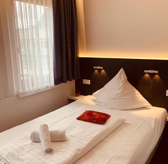 Номер Стандарт Индивидуальный, Kunibert Der Fiese Superior