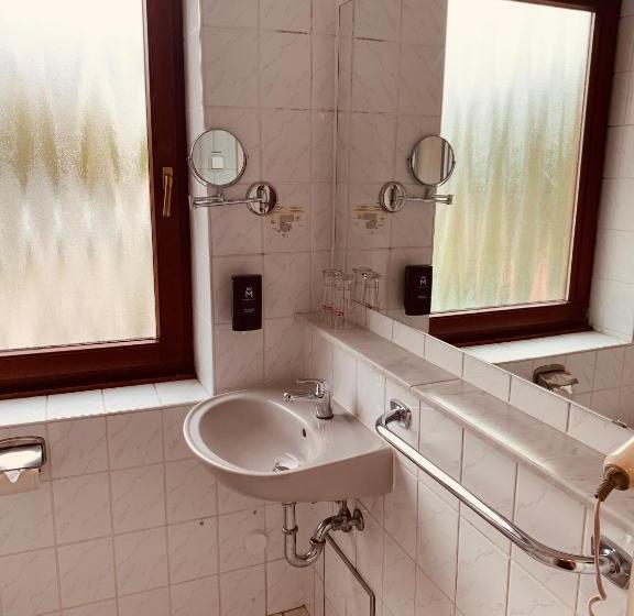 Номер Стандарт, Kunibert Der Fiese Superior