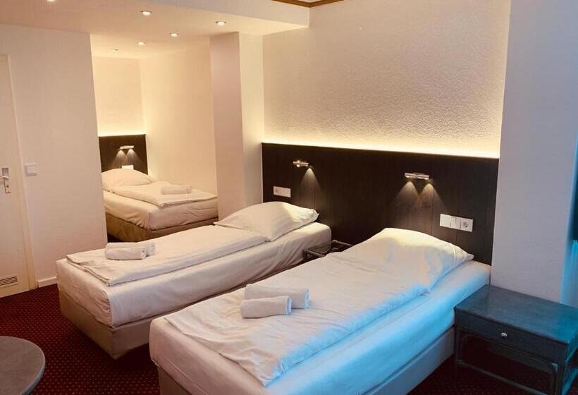 Номер Стандарт Трехместный, Kunibert Der Fiese Superior