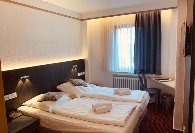 Номер Стандарт, Kunibert Der Fiese Superior