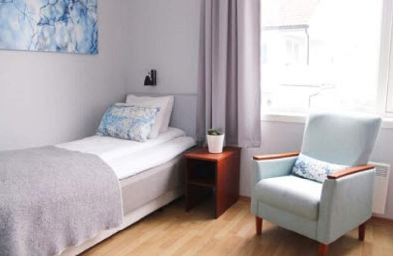 标准单人间, Marena