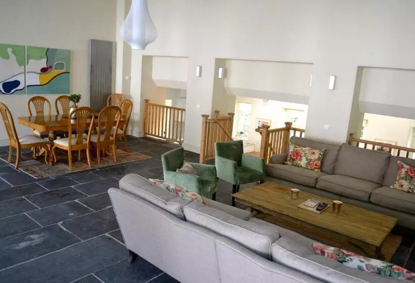 ４ベッドルームハウス, Plas Nanteos Mansion