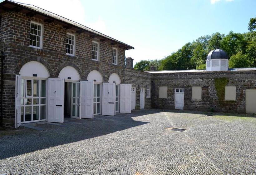 Talo 4 Makuuhuonetta, Plas Nanteos Mansion