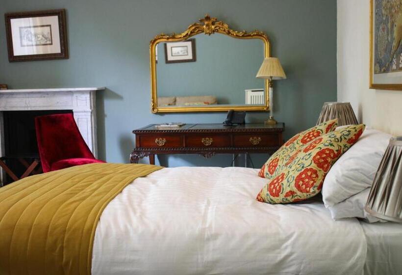 Perhehuone, Plas Nanteos Mansion