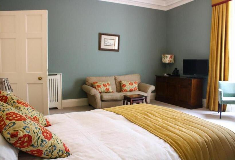 Perhehuone, Plas Nanteos Mansion