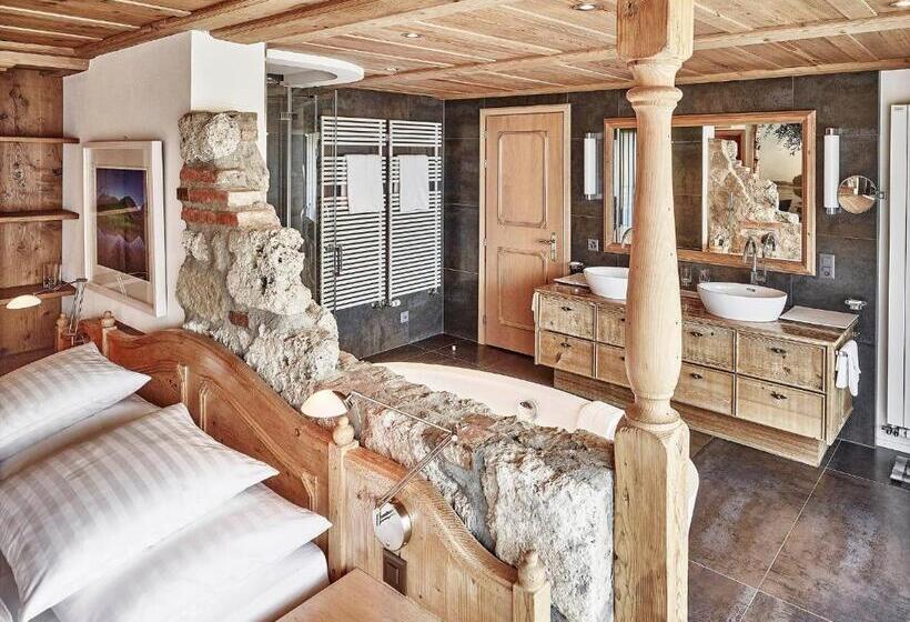 带观景的豪华年轻套房, Schonegg