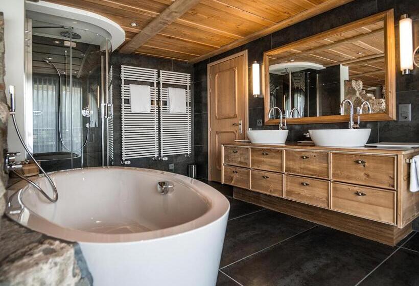 带观景的豪华年轻套房, Schonegg