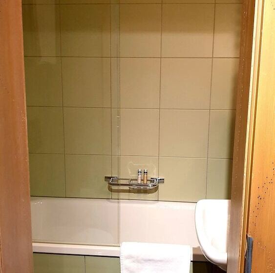 高级单人间, Schonegg