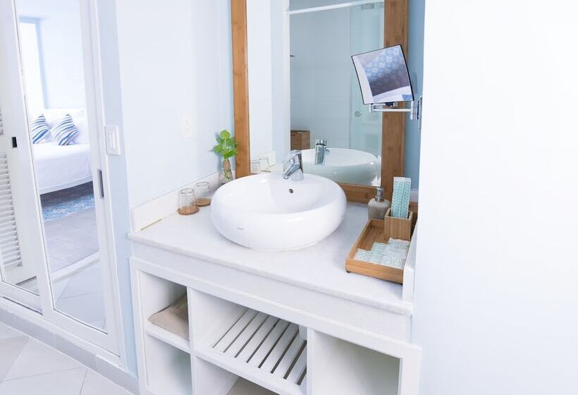 اتاق استاندارد با چشمانداز استخر, The Cliff Resort & Residences