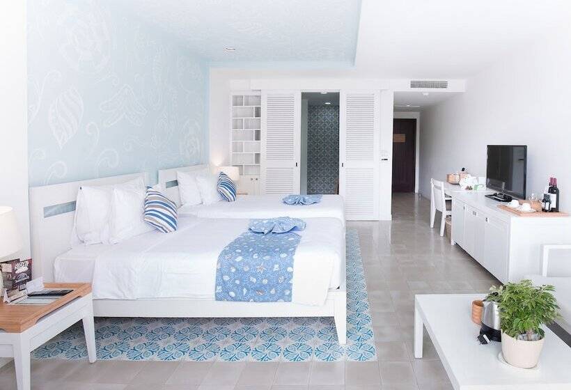 اتاق استاندارد با چشمانداز استخر, The Cliff Resort & Residences