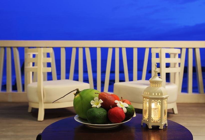 بانگلوی استاندارد, The Cliff Resort & Residences