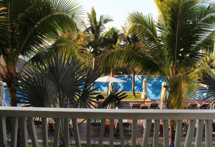 اتاق استاندارد با چشمانداز استخر, The Cliff Resort & Residences