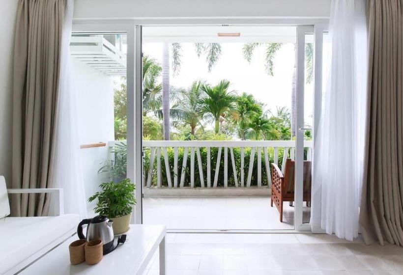 اتاق استاندارد با چشمانداز استخر, The Cliff Resort & Residences