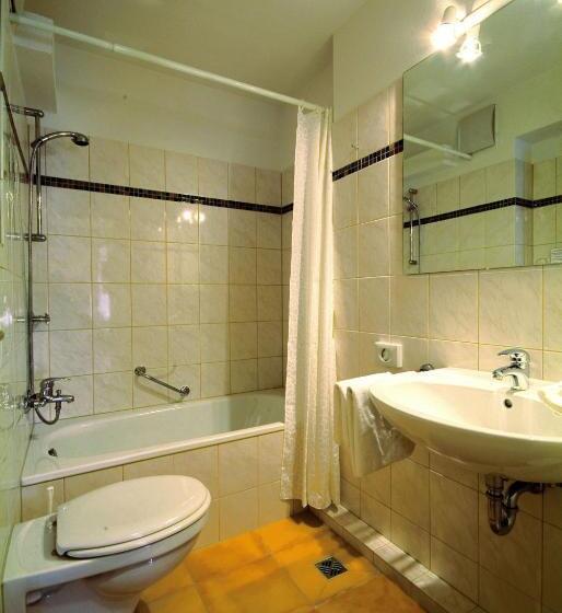 标准间, Traveller