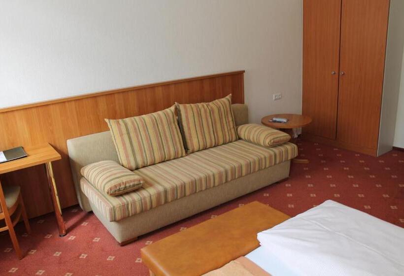 家庭间, Traveller