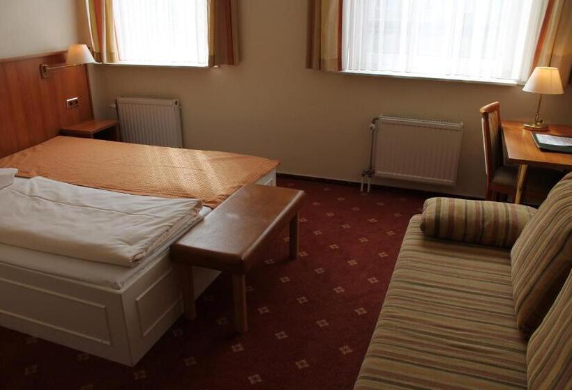 家庭间, Traveller