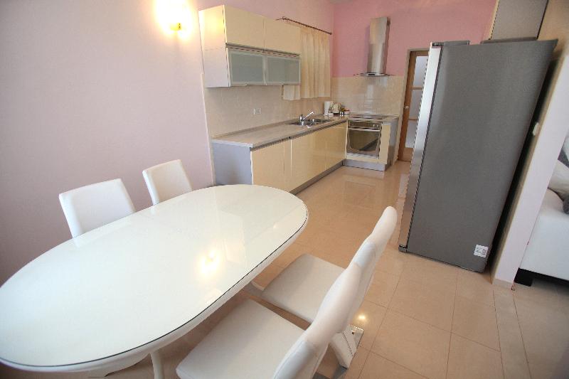 テラスつきの２ベッドルームアパートメント, Villa Sun