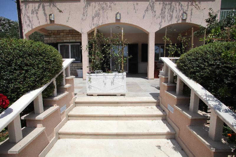 テラスつきの２ベッドルームアパートメント, Villa Sun