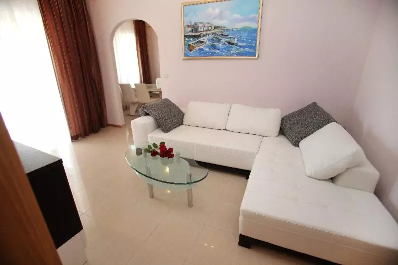 Teraslı 2 Yatak Odalı Daire, Villa Sun