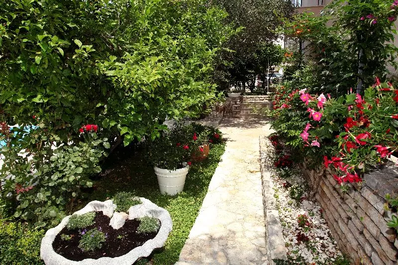 Teraslı 2 Yatak Odalı Daire, Villa Sun